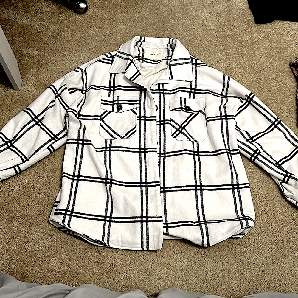 Thread and supply women’s size M coat black and white